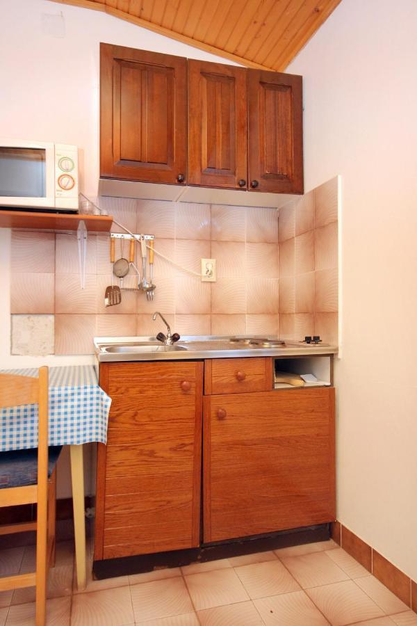 Apartments And Rooms By The Sea Mandre, Pag - 3557 Kolan Exterior foto